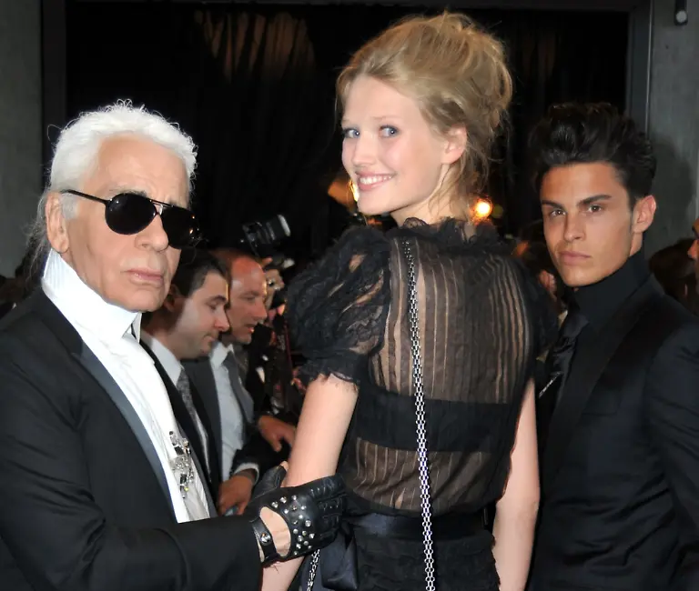 2rfw4225-jpg8805694686539028670