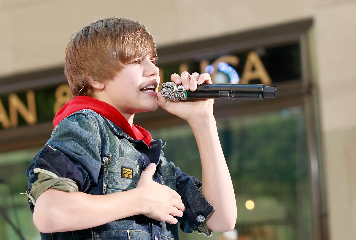 2010-06-04T153741Z-01-NYK504-RTRMDNP-3-USA-JPG8795503654847795092