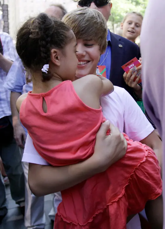 Today-Show-Justin-Bieber-NYRD128-jpg452376033578421822