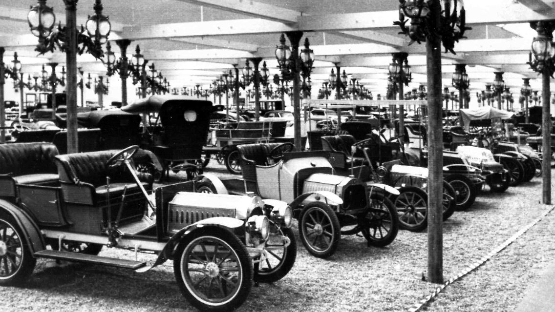 Einige der Oldtimer der Schlumpf-Kollektion sind 1981 im Museum in Mülhausen zu sehen.