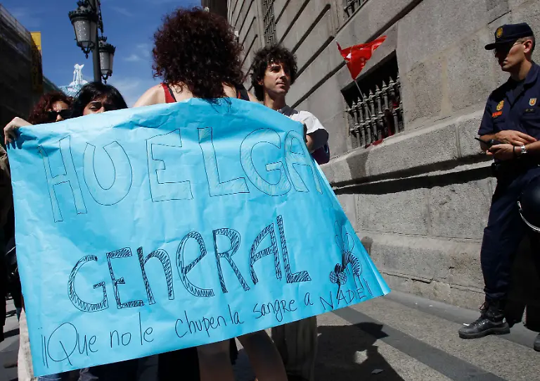 2010-06-08T114551Z-01-SVP06-RTRMDNP-3-SPAIN-STRIKE-JPG986819647397975850