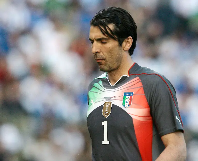 2010-06-03T184903Z-01-YH20-RTRMDNP-3-SOCCER-WORLD-JPG5901511815539125264