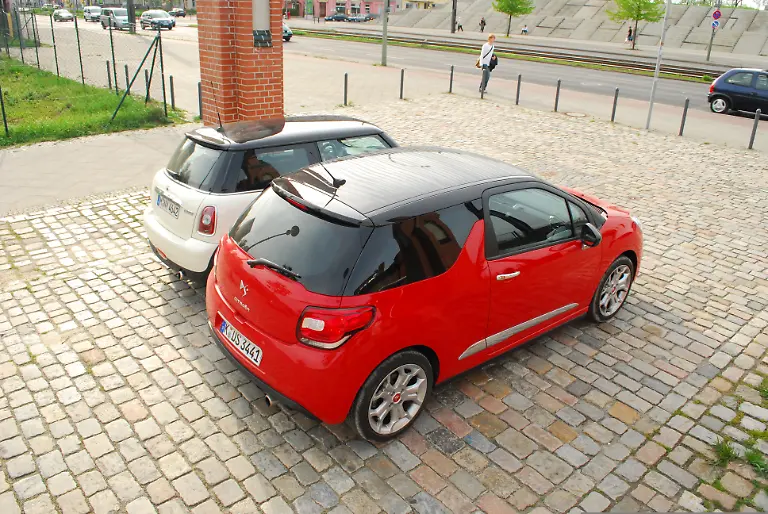 Citroen-DS3-vs-Mini-2010-04-30-09-38-16-2