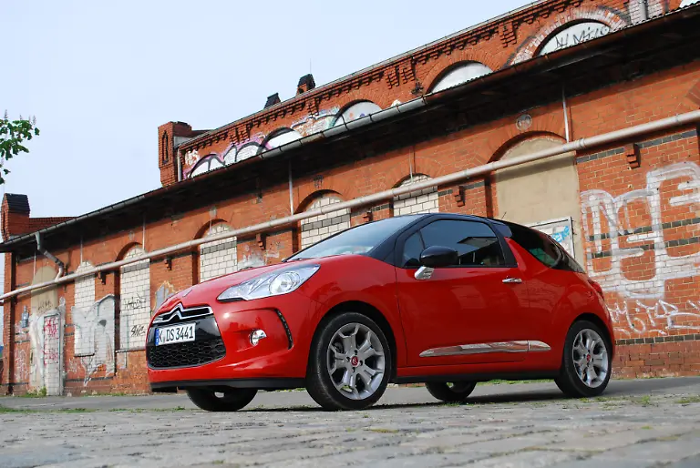 Citroen-DS3-vs-Mini-2010-04-30-09-38-09-2