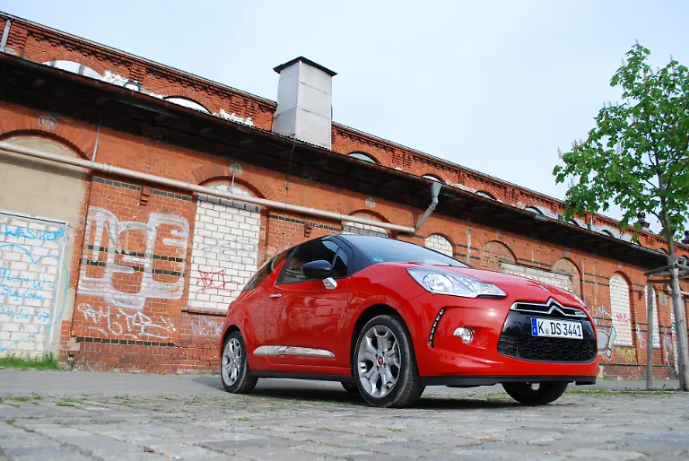 Citroen-DS3-vs-Mini-2010-04-30-09-38-08-1