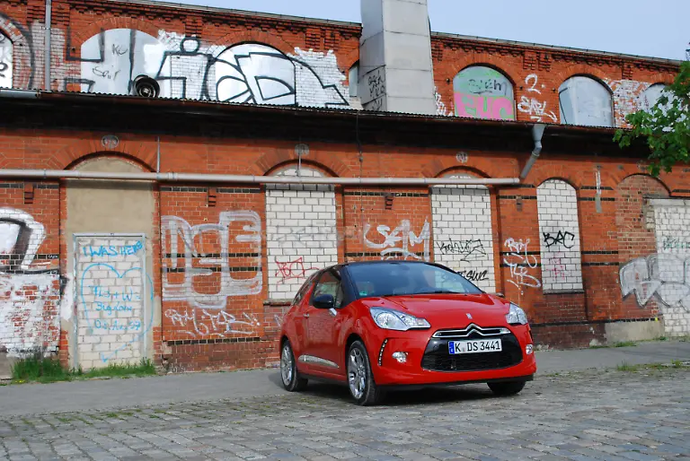 Citroen-DS3-vs-Mini-2010-04-30-09-38-01-1