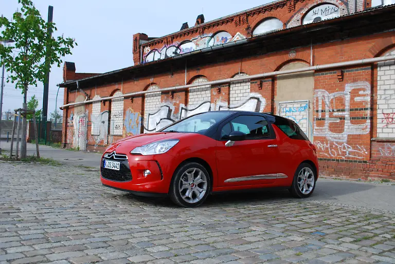Citroen-DS3-vs-Mini-2010-04-30-09-38-04-1