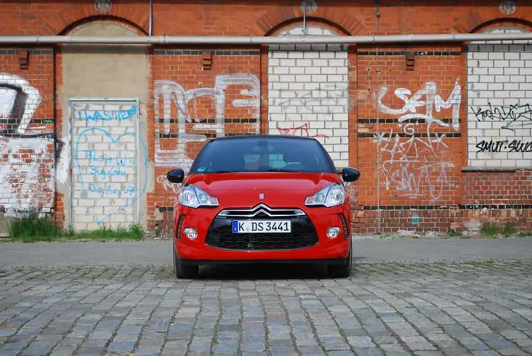 Citroen-DS3-vs-Mini-2010-04-30-09-37-59