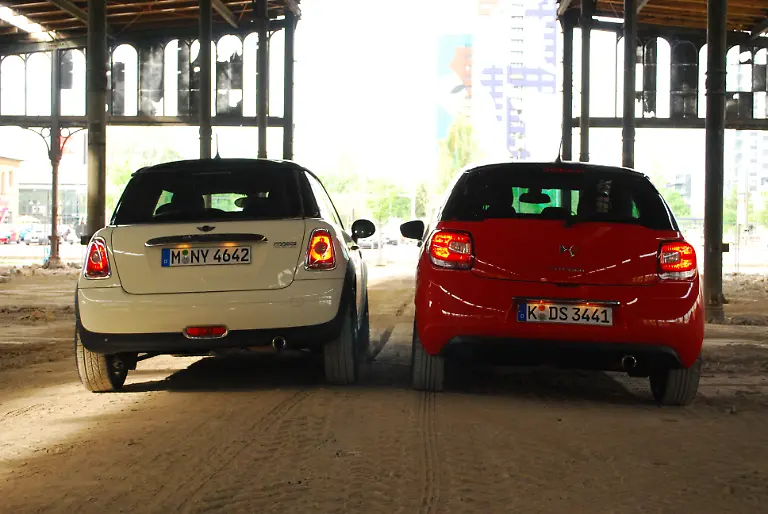 Citroen-DS3-vs-Mini-2010-04-30-09-37-56
