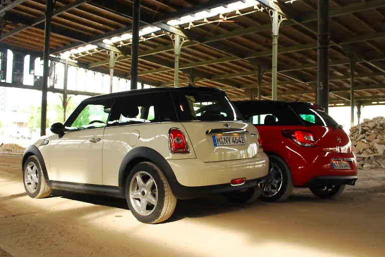 Citroen-DS3-vs-Mini-2010-04-30-09-37-54-2