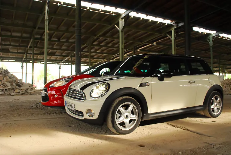 Citroen-DS3-vs-Mini-2010-04-30-09-37-54-1