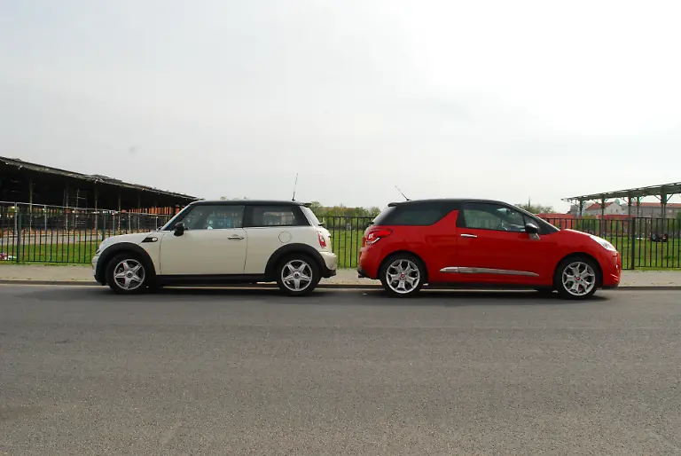 Citroen-DS3-vs-Mini-2010-04-30-09-37-25-2