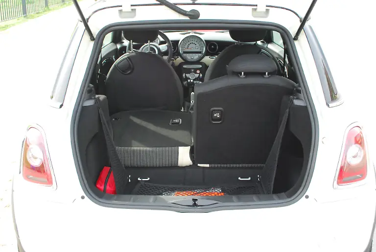 Citroen-DS3-vs-Mini-2010-04-30-09-37-20-2