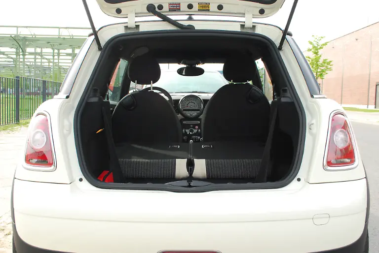 Citroen-DS3-vs-Mini-2010-04-30-09-37-20-1