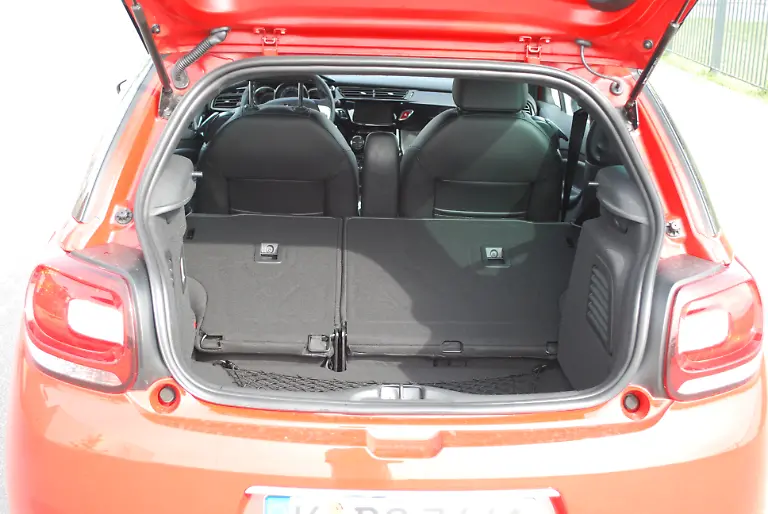 Citroen-DS3-vs-Mini-2010-04-30-09-37-16-2