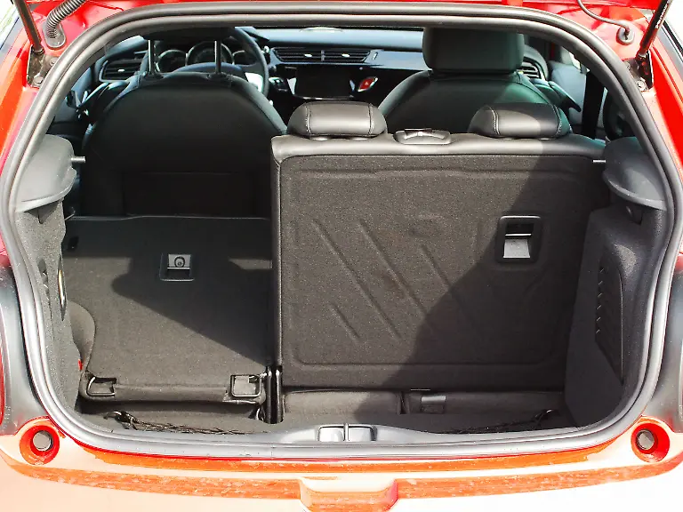 Citroen-DS3-vs-Mini-2010-04-30-09-37-14-2