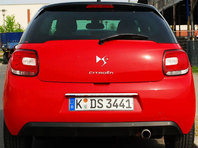 Citroen-DS3-vs-Mini-2010-04-30-09-37-11-1
