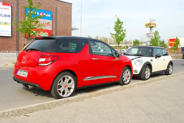 Citroen-DS3-vs-Mini-2010-04-30-09-37-09