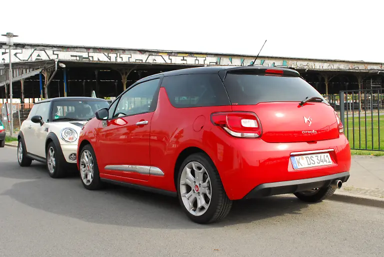 Citroen-DS3-vs-Mini-2010-04-30-09-37-06-1