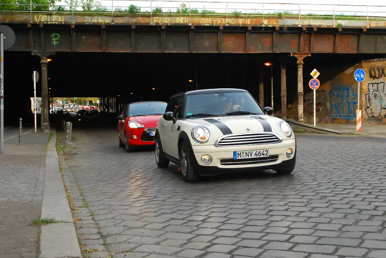 Citroen-DS3-vs-Mini-2010-04-30-09-40-23-1