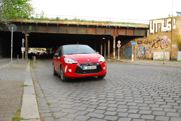 Citroen-DS3-vs-Mini-2010-04-30-09-39-59-2