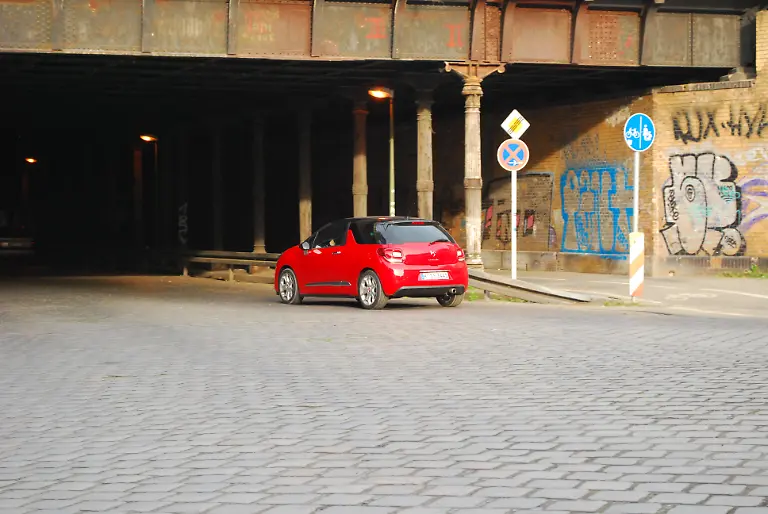 Citroen-DS3-vs-Mini-2010-04-30-09-39-45-1