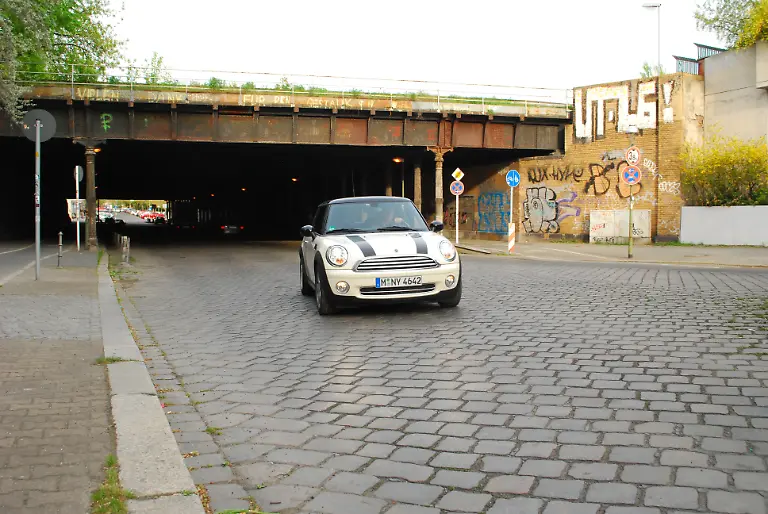 Citroen-DS3-vs-Mini-2010-04-30-09-39-43-2