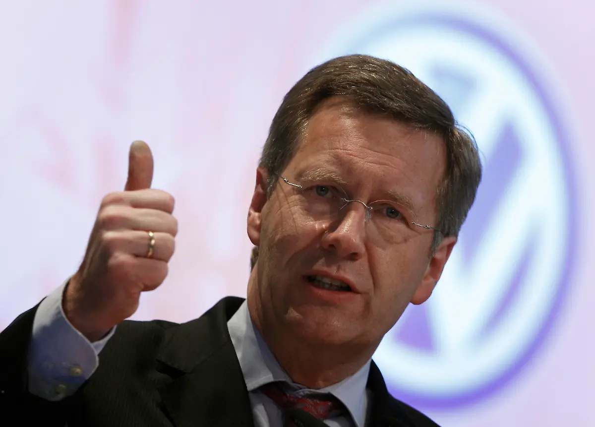 2010-06-03T151216Z-01-BER92-RTRMDNP-3-GERMANY-JPG6125682554273333496