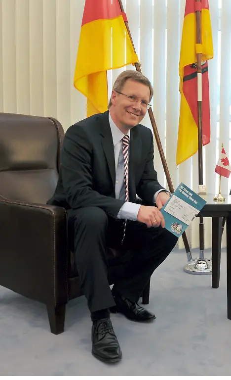 2rd00938-jpg1902447251383368502