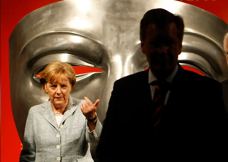 2010-06-03T114955Z-01-BER99-RTRMDNP-3-GERMANY-MERKEL-JPG7364718551690824138