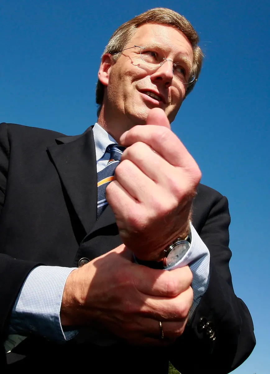 2010-06-03T145555Z-01-BER93-RTRMDNP-3-GERMANY-president-JPG1777423391763005999