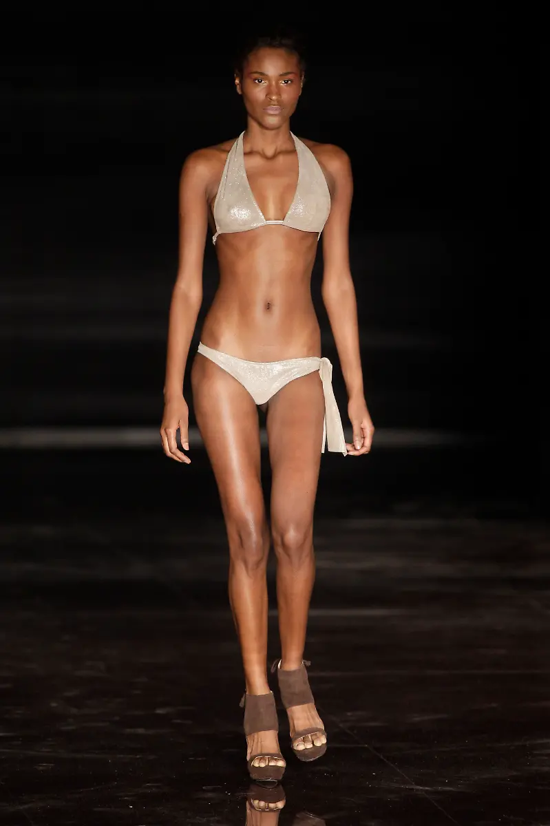 Brazil-Fashion-Rio-XFD127-jpg7045423221196166683