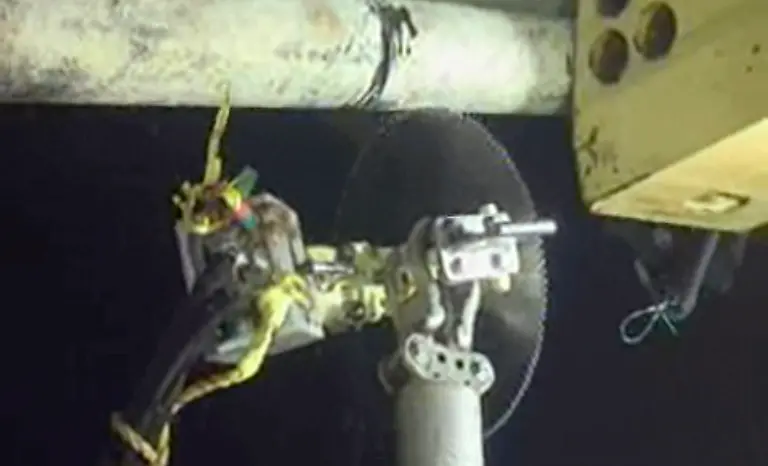 2010-06-01T144736Z-01-NYK02-RTRMDNP-3-OIL-RIG-LEAK-JPG6908397794332470072