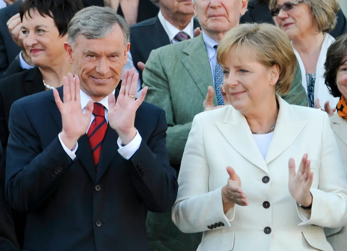 2010-05-31T130200Z-01-WR06-RTRMDNP-3-GERMANY-PRESIDENT-JPG3831369079521901767