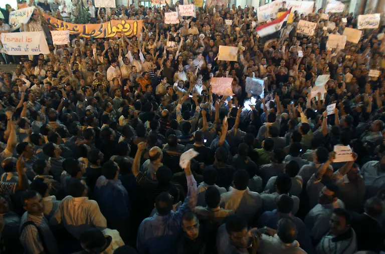 2010-05-31T205043Z-01-CAI502-RTRMDNP-3-EGYPT-JPG8275583098322120274