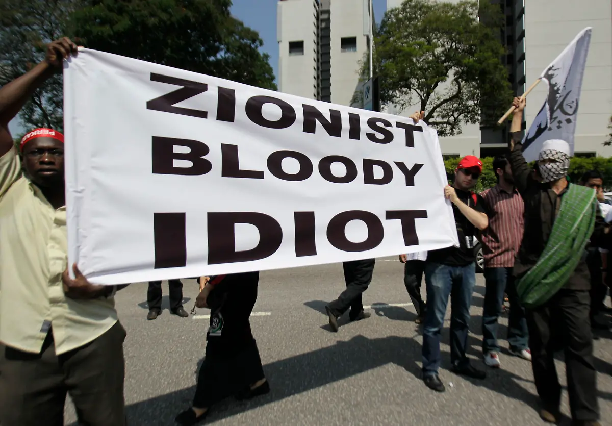 2010-06-01T050454Z-01-BAZ01-RTRMDNP-3-MALAYSIA-JPG5344155609445927827