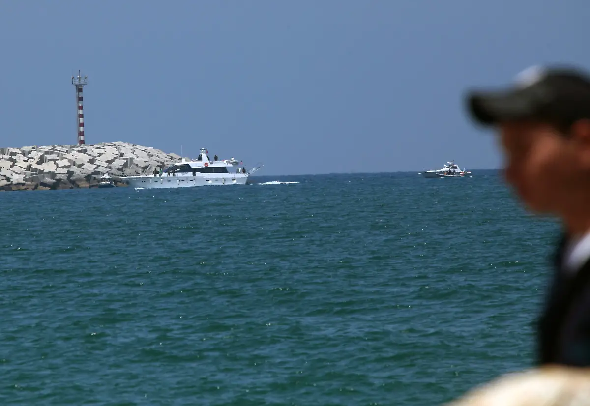 2raz1812-jpg910486095758456680