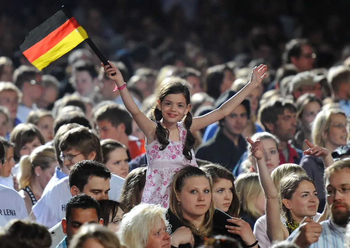 2r9y5957-jpg892663478516138273