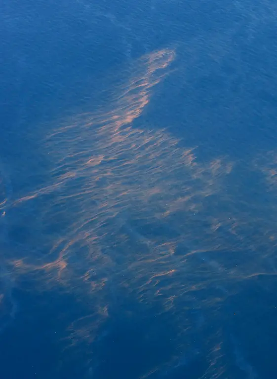2010-05-27T214635Z-01-MOB07-RTRMDNP-3-OIL-RIG-LEAK-JPG4059886465208465401
