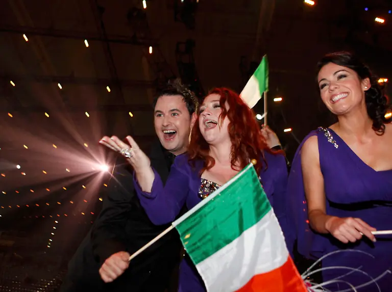 2010-05-27T212229Z-01-RCS134-RTRMDNP-3-EUROVISION-JPG1790354057839045021