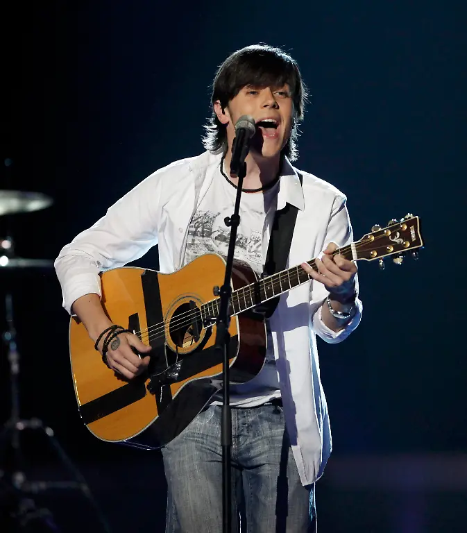 2010-05-26T141417Z-01-RCS118-RTRMDNP-3-EUROVISION-JPG235124912993936362