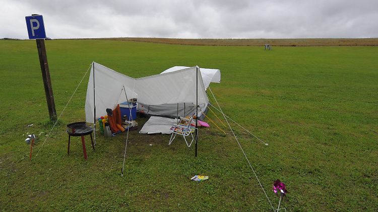 Den Niederländern geht es derzeit nicht besser als den Deutschen. (Zelt auf dem Campingplatz am Parsteiner See)