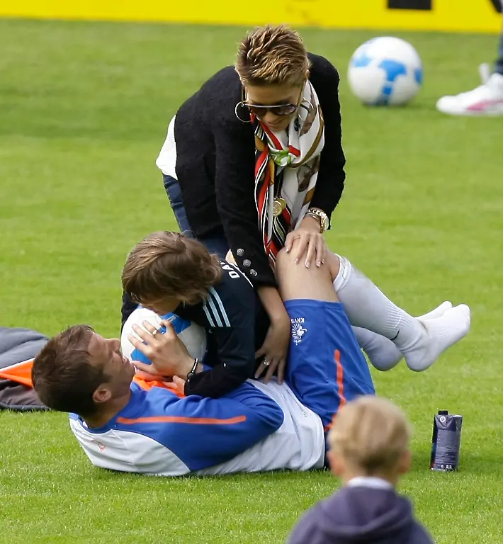 2010-05-22T104956Z-01-DOM08-RTRMDNP-3-SOCCER-WORLD-NETHERLANDS-JPG6873088500469363874