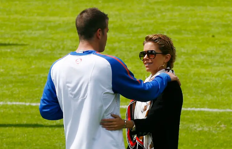 2010-05-22T112733Z-01-DOM18-RTRMDNP-3-SOCCER-WORLD-NETHERLANDS-JPG3728816019705639788