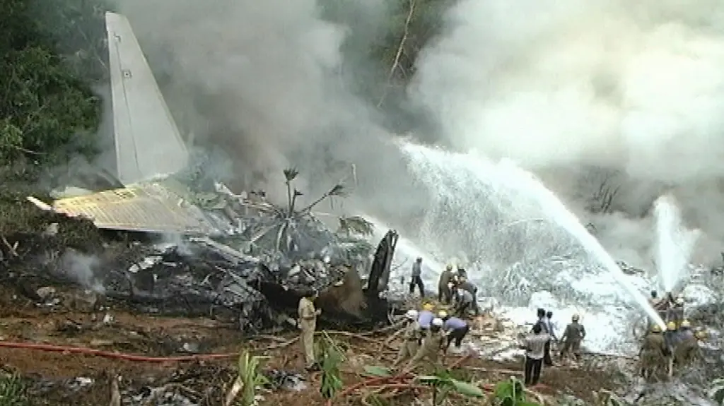 1274506261144-India-Plane-DEL105-jpg7638369917365171255