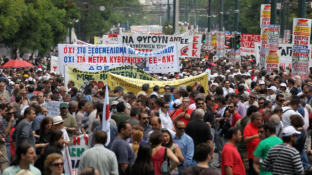 Greece-Financial-Crisis-ATH126-jpg5744978558645421924