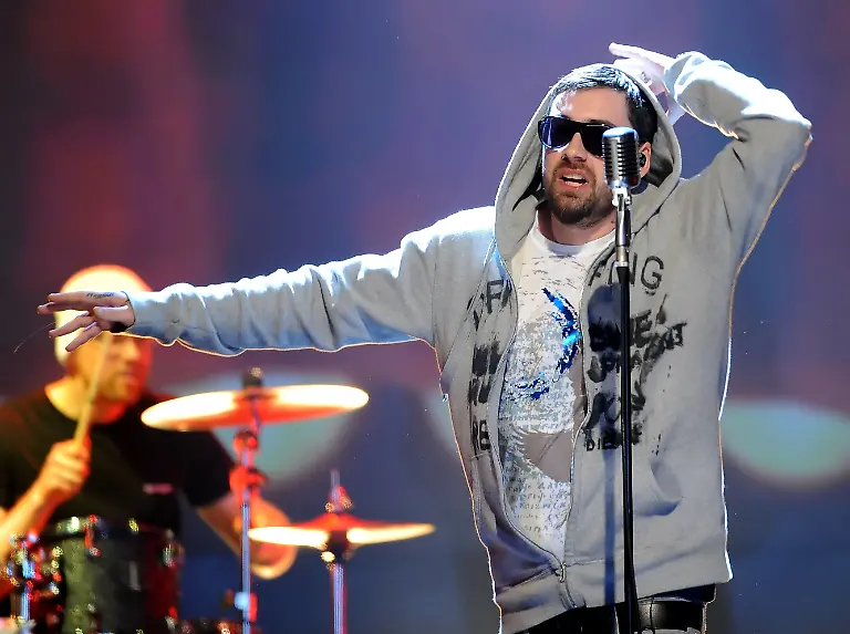 2r2t0151-jpg594815746814824362