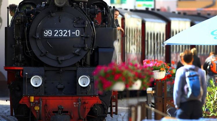 "Molli", hier im Bahnhof Kühlungsborn-West,  leistet schon seit 125 Jahren gute Dienste.
