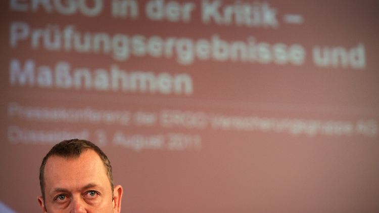 Torsten Oletzky stellt die Untersuchungsergebnisse und Konsequenzen in Bezug auf die Sex-Eskapaden und die fehlerhaften Riester-Verträge vor. 