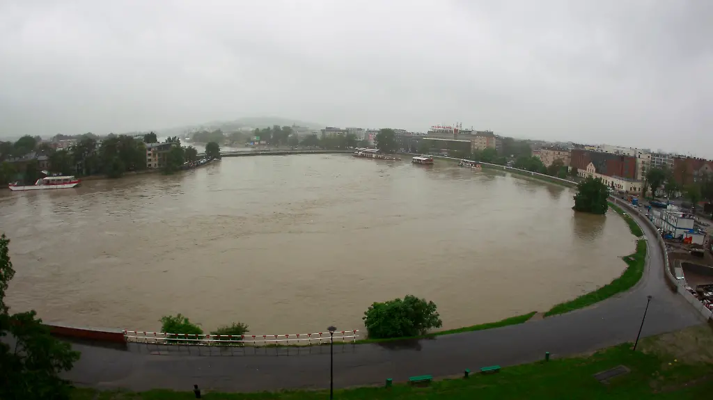 2010-05-18T124353Z-01-CVI107-RTRMDNP-3-POLAND-JPG5822513681201093750